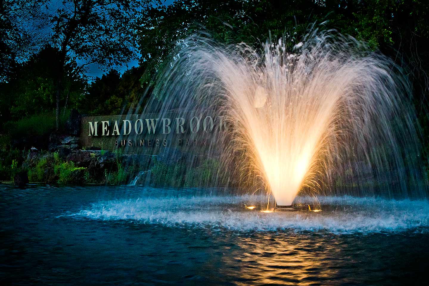 Pond Aerator with our Signature Series Universal Warm White LED Light Kit